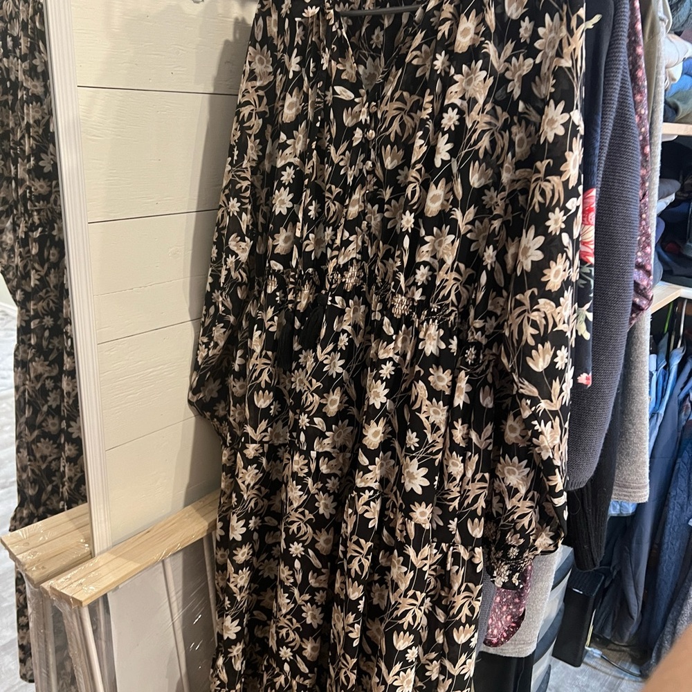 Black Floral Chiffon Ruffle Trim Button Front Long Sleeve Maternity Midi Dress - Picture 3 of 3